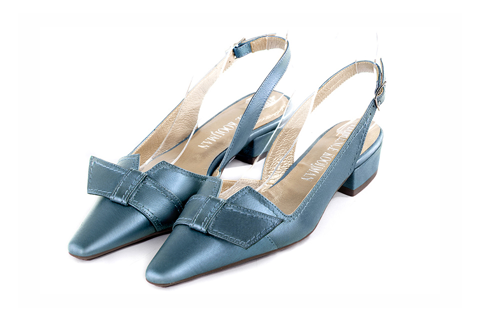 Women's peacock blue elegant slingback heels, with a bow on the front. Tapered toe. Low block heels - Front view